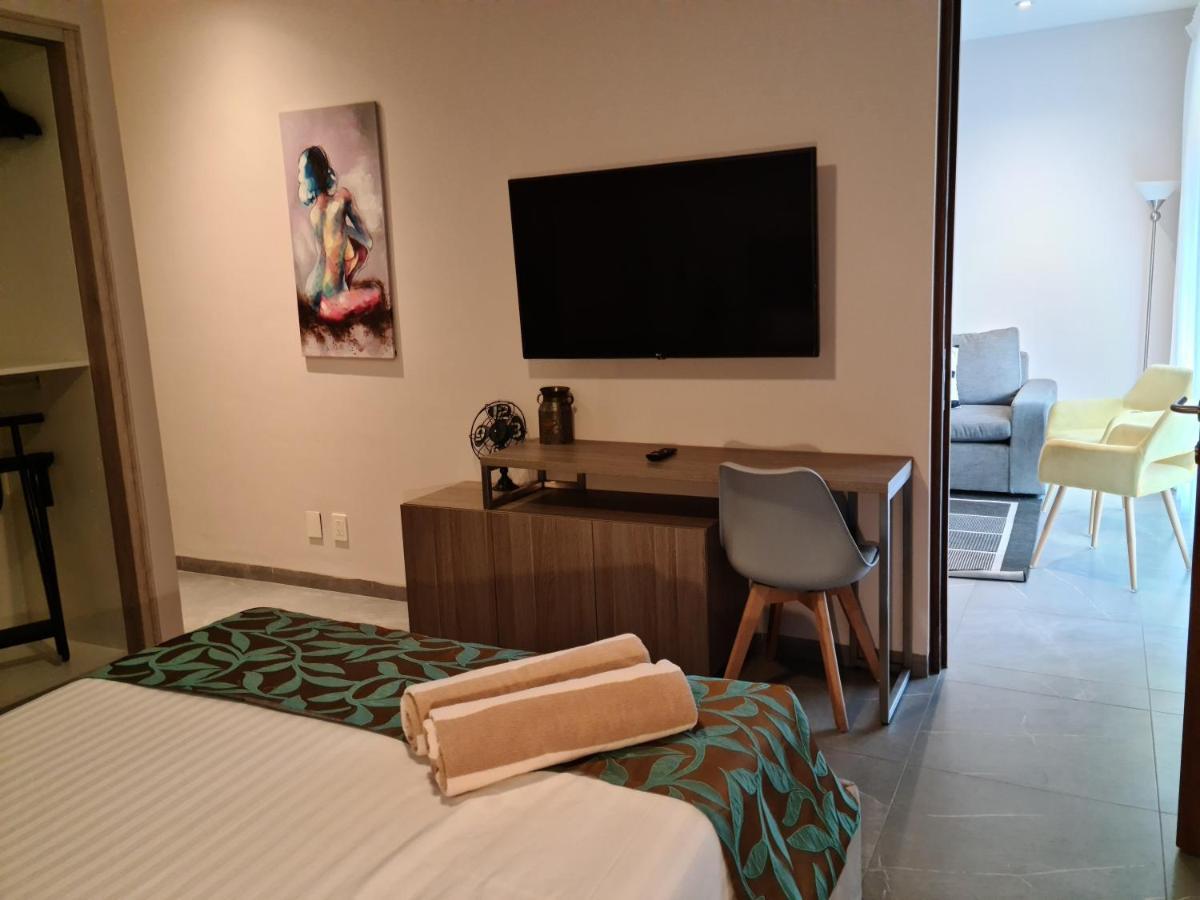 Discover Playa Del Carmen From The Gallery Condos Steps To The Beach Екстериор снимка